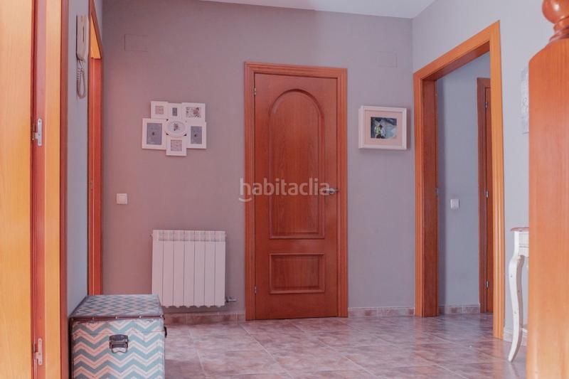 Foto c659c03b-0c9e-4aa1-9e2e-a1dadeb413e1. Casa formidable casa de 4 dormitorios , buhardilla , 2 superbalcones, terraza, jardín y mucho más en Sant Climent de Llobregat