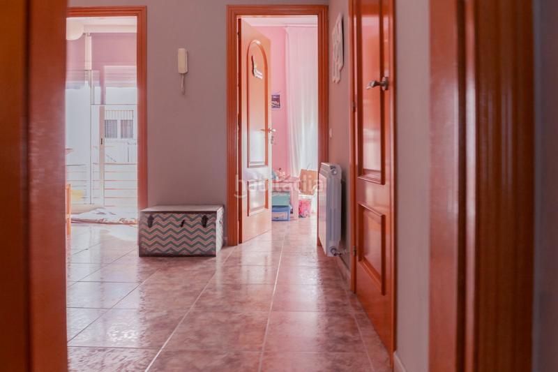 Foto c858a4e1-e0b2-4083-b1ea-063c27dd60cc. Casa formidable casa de 4 dormitorios , buhardilla , 2 superbalcones, terraza, jardín y mucho más en Sant Climent de Llobregat
