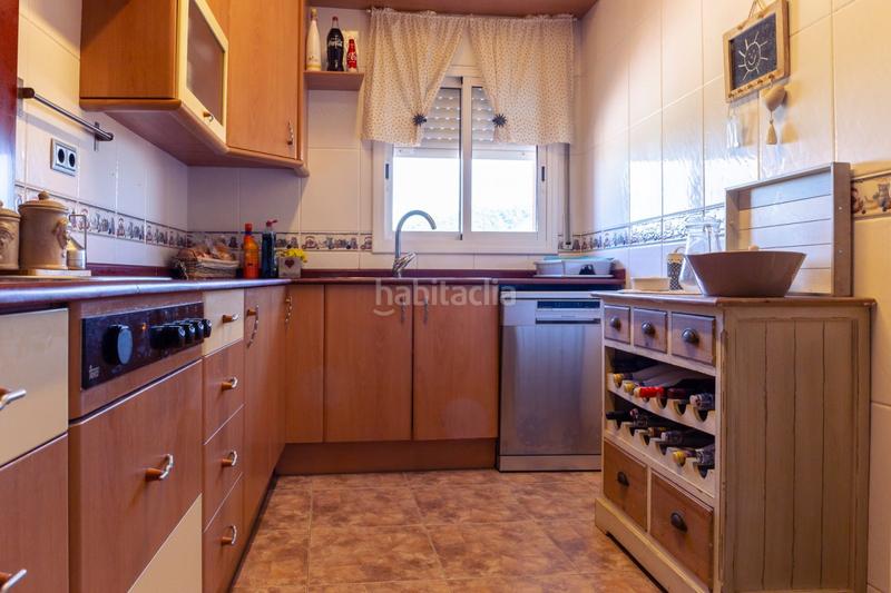 Foto f1d00c96-eb96-4e2c-a76a-2df11750c3f6. Casa formidable casa de 4 dormitorios , buhardilla , 2 superbalcones, terraza, jardín y mucho más en Sant Climent de Llobregat