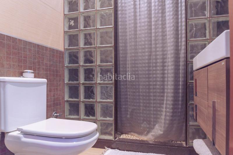 Foto f2bbc549-bd4c-44b1-b2a0-6c4b79e73d5c. Casa formidable casa de 4 dormitorios , buhardilla , 2 superbalcones, terraza, jardín y mucho más en Sant Climent de Llobregat