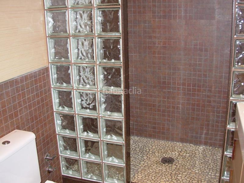 Foto f7cde461-7348-4384-90e2-4f14885e714b. Casa formidable casa de 4 dormitorios , buhardilla , 2 superbalcones, terraza, jardín y mucho más en Sant Climent de Llobregat