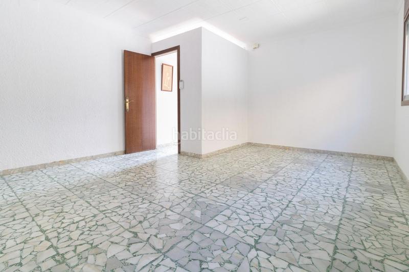 Foto 01b9df1b-0193-4dbc-b402-ccd94a4896f6. Casa amb aparcament a Torrent Ballester Viladecans