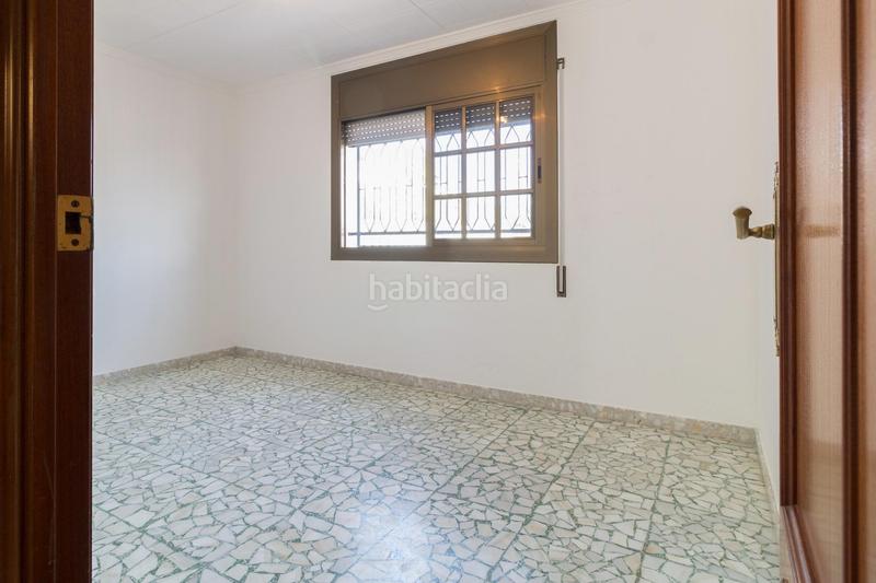 Foto 4b92a56f-80b5-4cb7-8659-d835e860bffa. Casa amb aparcament a Torrent Ballester Viladecans