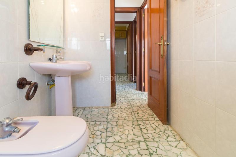 Foto 90747244-1e05-4400-b0a2-eb28b1af613e. Casa amb aparcament a Torrent Ballester Viladecans