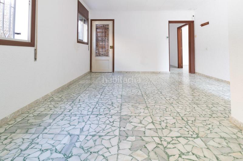 Foto a8fe8163-bcac-475d-bbea-c6e0014b62ad. Casa amb aparcament a Torrent Ballester Viladecans