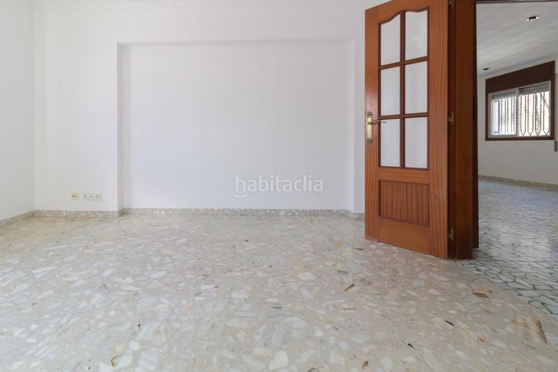 Foto b42a2298-13c7-47ea-9893-98594f341400. Casa amb aparcament a Torrent Ballester Viladecans