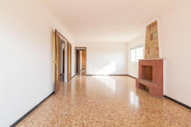Foto bb7bc5cb-e31c-4253-a6dd-010a83740124. Casa amb aparcament a Torrent Ballester Viladecans