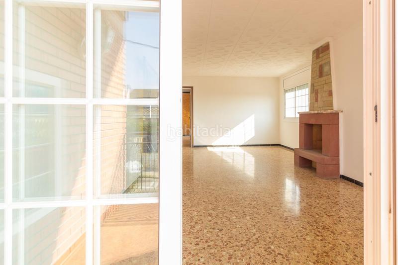 Foto d2cd7b96-5507-450d-8c80-ccba2dcbb7a2. Casa amb aparcament a Torrent Ballester Viladecans
