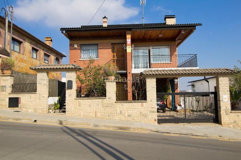 Foto d4e2aa20-91d1-4b0a-ab8c-a2dd55553026. Casa amb aparcament a Torrent Ballester Viladecans