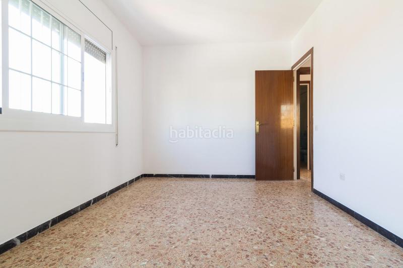 Foto e8a0a807-5678-4b12-88bd-2b8defdd5996. Casa amb aparcament a Torrent Ballester Viladecans