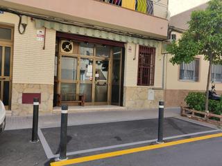 Lloguer Local Comercial a La Roureda. Barbodega . equipado listo para empezar a trabajar