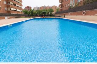 Flat in Torrent Ballester. Hogar con 3 dormitorios, seminuevo y  reformado, parking directo
