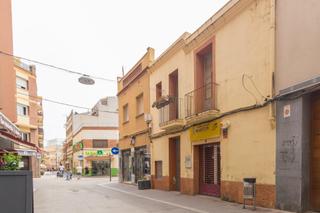 Casa a Centre. En el casco antiguo casa dividida en 2 viviendas