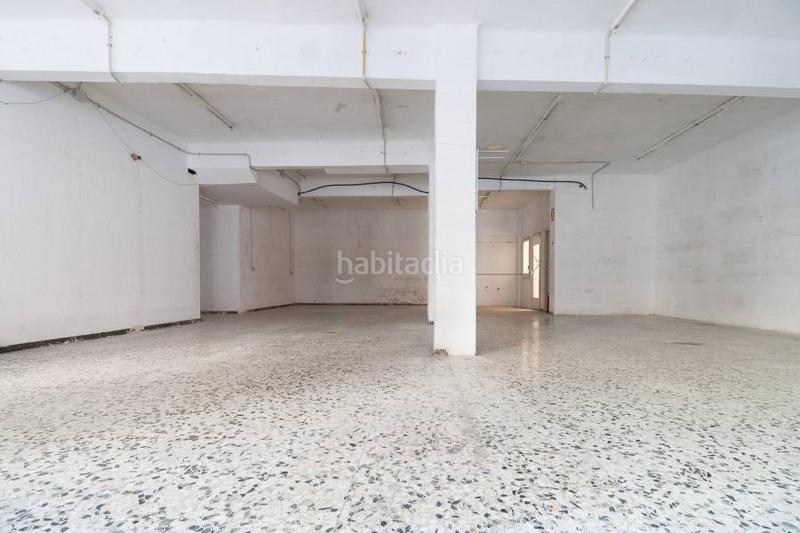 Foto a55f19f8-f871-4991-ae60-28e334f2be0f. Alquiler local comercial cien por cien zona comercial. en pleno eix comercial. en Viladecans
