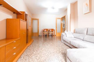 Appartamento  Roureda. Hogar de 3 dormitorios, 2 baños. con ascensor. zona av. roureda
