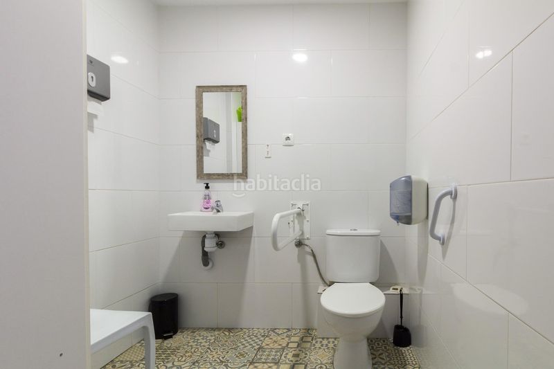 Foto 40d2360c-cd6e-45c3-9f50-0f54dc36063f. Alquiler local comercial local de negocio en alquiler con traspaso. equipado y listo para empezar a trabajar. en Viladecans