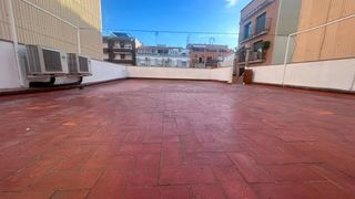 Location Appartement  Calle nord. Hogar  103 m2. 4 dormitorios, 1 baño, salón 30 m2. terraza priva