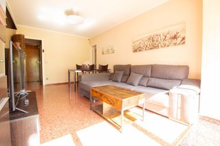 Flat in La Roureda. Centrico , soleado, 3 dormitorios, ascensor.