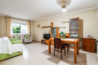 Pis a Torrent Ballester. Piso 77m2., 3 dormitorios, 2 baños. exterior con patio y ascenso