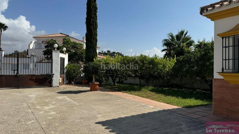 Foto cce3075d-09e4-4bad-b81b-af1d4f3693e0. Casa  en Los Llanos Estepona