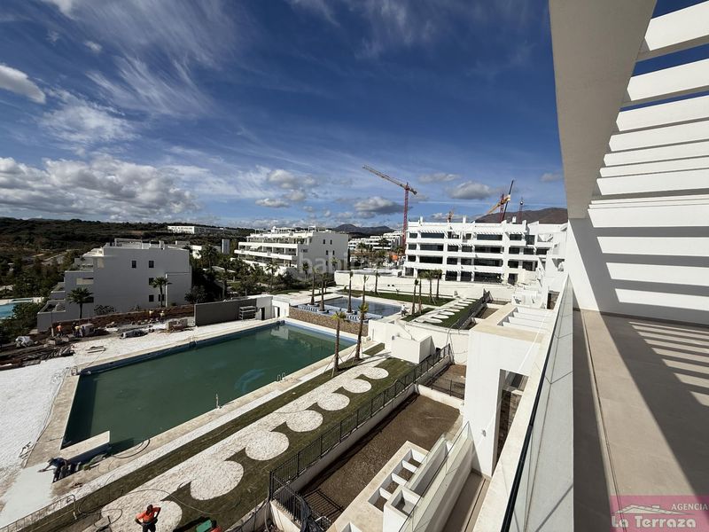 Foto 266e1f5f-1da0-412d-af2f-b50d63645934. Àtic amb aparcament piscina a Bahía Dorada Estepona