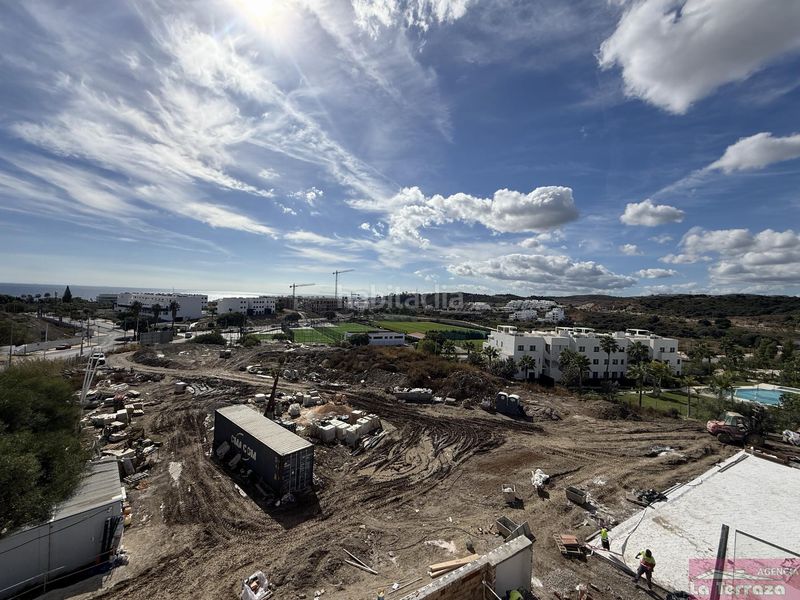 Foto cbce5dbf-d991-4266-99ae-3f093b2308c0. Àtic amb aparcament piscina a Bahía Dorada Estepona
