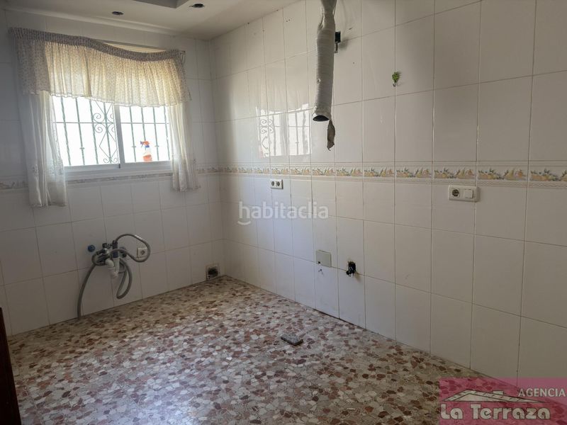 Foto e1b16ede-0d81-4c55-8a4a-bb54ad21b68a. Casa amb aparcament a Zona Calvario Estepona