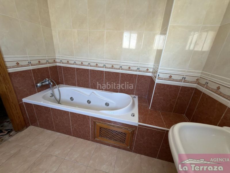 Foto e3437d58-ec60-4ba6-8893-b313f852d04f. Casa amb aparcament a Zona Calvario Estepona