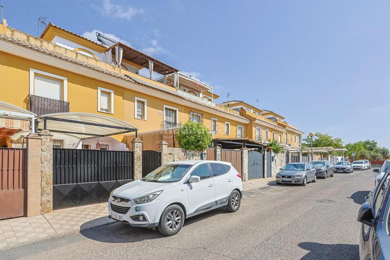 Foto d38486ad-6dc1-4d96-8280-9e1b399b1e56. Casa adosada en calle maria silva cruz 25 casa adosada en mairena en Mairena del Aljarafe