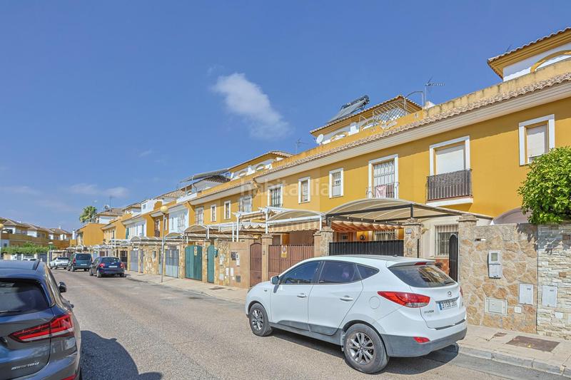 Foto dd831019-1b6b-4a46-a0e9-ca3eb0e9f8d9. Casa adosada en calle maria silva cruz 25 casa adosada en mairena en Mairena del Aljarafe