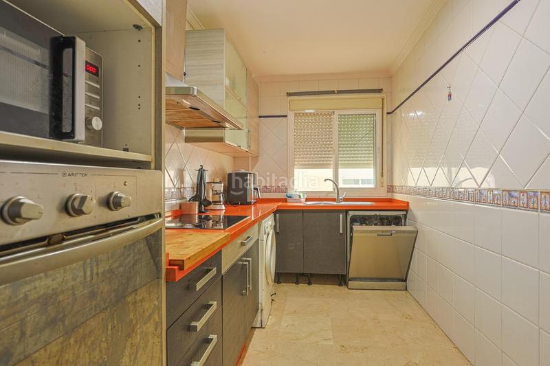 Foto 3bd8e707-09aa-40dc-885e-c48940420ae8. Piso en avenida de los países bajos 4 vivienda ideal con amplia terraza ,dos trateros y plaza garaje en Rinconada (La)