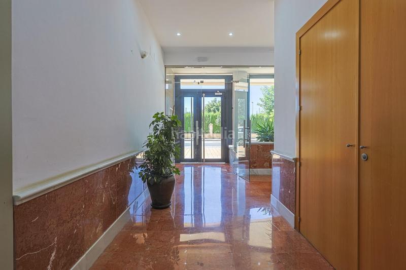 Foto 43c1186b-f8a4-4999-ac23-ab1c336857e9. Piso en avenida de los países bajos 4 vivienda ideal con amplia terraza ,dos trateros y plaza garaje en Rinconada (La)