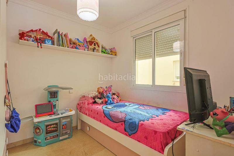 Foto 52b5c62d-9ce4-4830-ae50-32dc0f680ec0. Piso en avenida de los países bajos 4 vivienda ideal con amplia terraza ,dos trateros y plaza garaje en Rinconada (La)