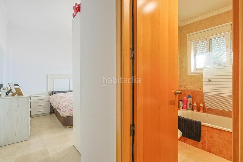 Foto 5fb38258-c580-4498-8103-41589bce7862. Piso en avenida de los países bajos 4 vivienda ideal con amplia terraza ,dos trateros y plaza garaje en Rinconada (La)
