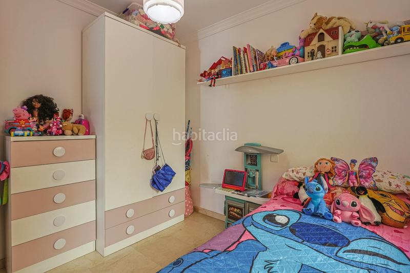 Foto 7fb05dfc-0539-40d3-acc5-80cd1cb5d2f5. Piso en avenida de los países bajos 4 vivienda ideal con amplia terraza ,dos trateros y plaza garaje en Rinconada (La)