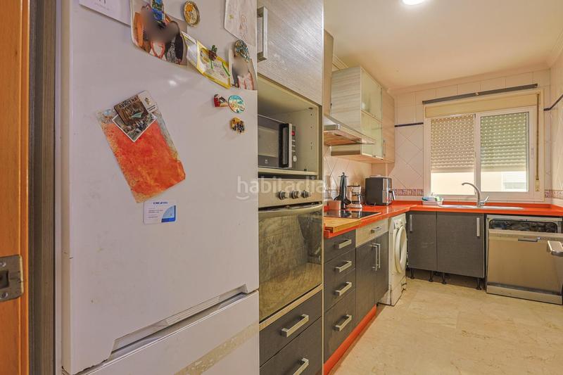 Foto c1afcafc-5f51-473c-bb91-e4cd21bdbe3f. Piso en avenida de los países bajos 4 vivienda ideal con amplia terraza ,dos trateros y plaza garaje en Rinconada (La)