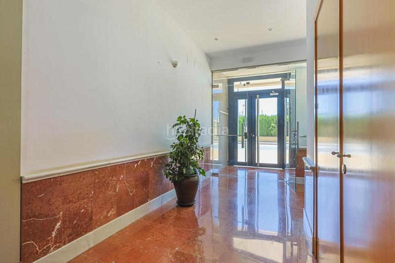 Foto c5a59599-e0b0-48b5-a6d5-40ec7c28946e. Piso en avenida de los países bajos 4 vivienda ideal con amplia terraza ,dos trateros y plaza garaje en Rinconada (La)