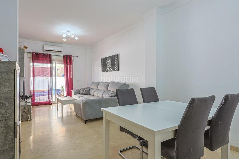 Foto e0d84a63-d378-4c3b-bf38-fae5e01401d2. Piso en avenida de los países bajos 4 vivienda ideal con amplia terraza ,dos trateros y plaza garaje en Rinconada (La)