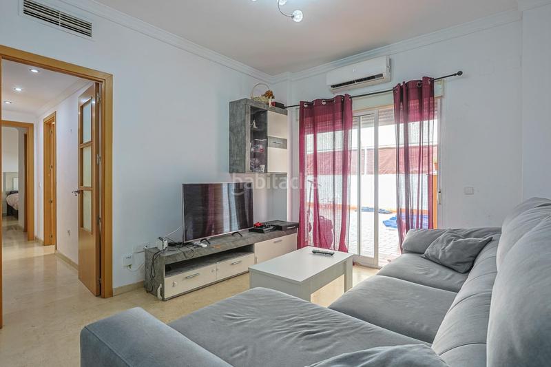 Foto f19a25f9-5f3a-4de0-9f01-8fd8114dc2a5. Piso en avenida de los países bajos 4 vivienda ideal con amplia terraza ,dos trateros y plaza garaje en Rinconada (La)