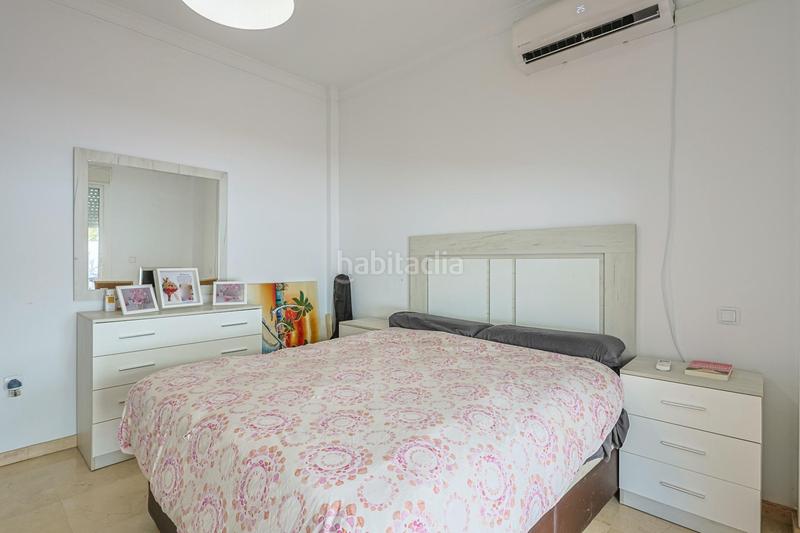 Foto f68c1e1e-f0af-4307-8b8f-ca962c43d460. Piso en avenida de los países bajos 4 vivienda ideal con amplia terraza ,dos trateros y plaza garaje en Rinconada (La)
