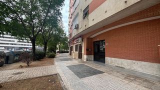 Geschäftsraum  Avenida emilio lemos. Local cambio de uso vivienda sevilla este