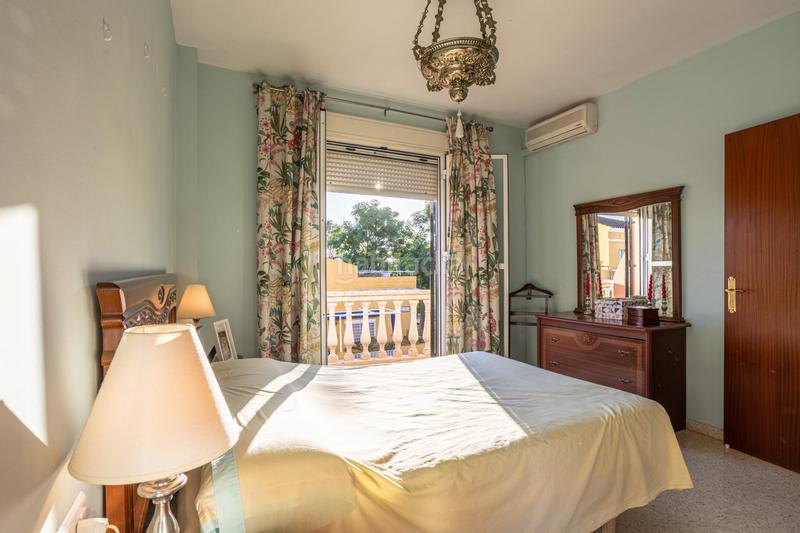 Foto f34da73a-7904-4b7f-a4cc-b697fe71ee5c. Casa tu nuevo hogar espacio, luz y un espectacular patio que te enamorará en Espartinas