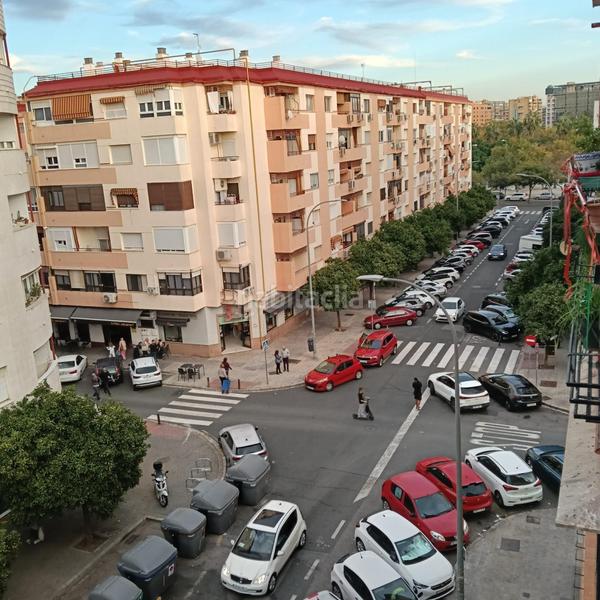Foto b9618618-76c8-4ddd-b1b5-a9d6c3e970a1. Pis amb aparcament a La Calzada - La Florida Sevilla