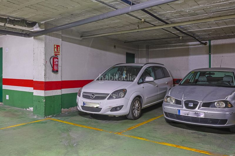 Foto d5efe639-e264-4033-861a-b811a739039b. Aparcament cotxe a Urbadiez - Entrepuentes Sevilla