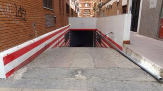 Parking coche en Poniente-Norte - Miralbaida - Parque Azahara. Oportunidad de garaje en ciudad jardin!!