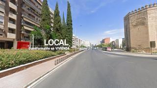 Local commercial à Plaza moreno 5. Gran local de 200 metros frente torre de la malmuerta con posibl