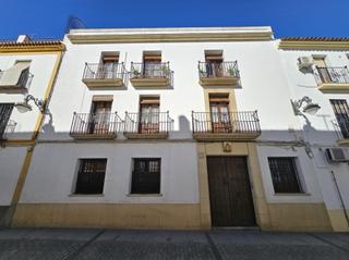 Building in Calle de santa maría de gracia 9. Edificio a la venta en buen estado en el barrio de san andrés. t