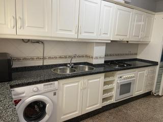 Appartement  Avenida viñuela. Piso en avda. viñuela. con ascensor. tres dormitorios