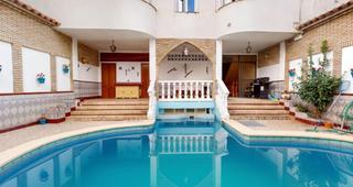 Casa  Julio alarcon. Casa en la viñuelarescatado con piscina propia, 2 pisos, cochera