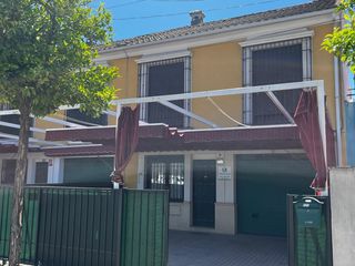 Casa adossada a Pedania 2. Adosado urbano con licencia turística y piscina a la entrada de
